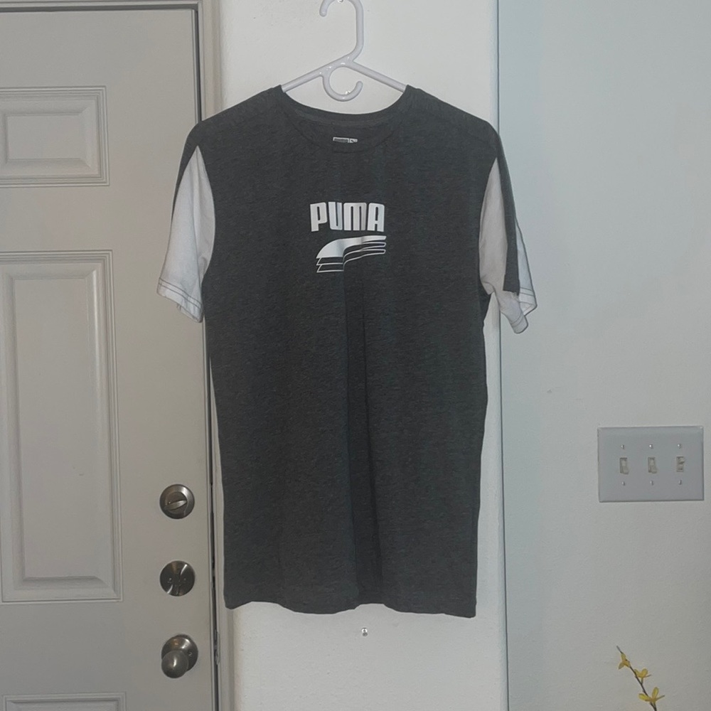 Puma Gray and White T-Shirt Size XL(boys)